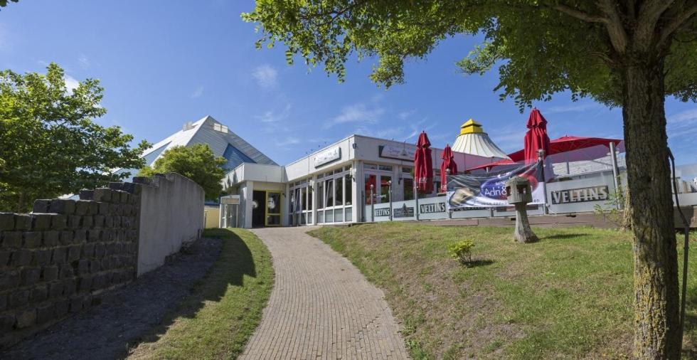 Chalet Makkum C99B Met Prive Gelegen Tuin Aan Het Water Екстер'єр фото