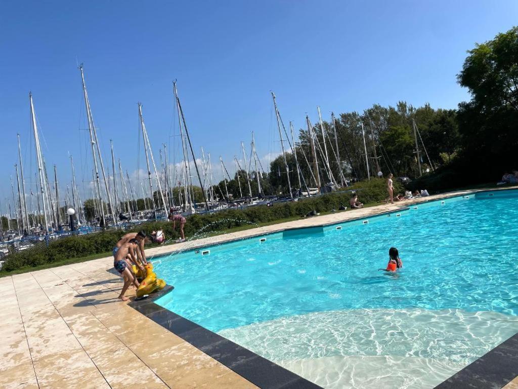 Chalet Makkum C99B Met Prive Gelegen Tuin Aan Het Water Екстер'єр фото