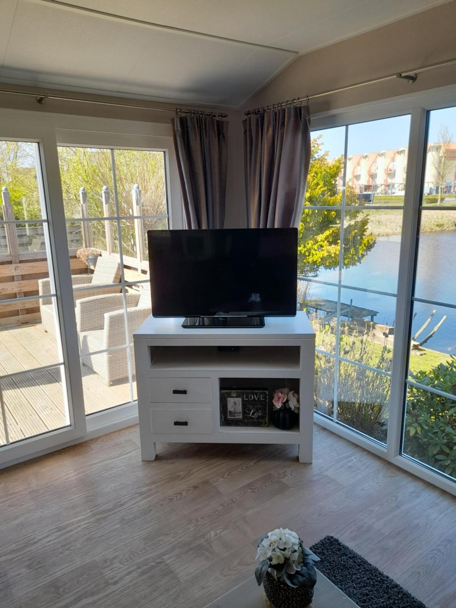 Chalet Makkum C99B Met Prive Gelegen Tuin Aan Het Water Екстер'єр фото
