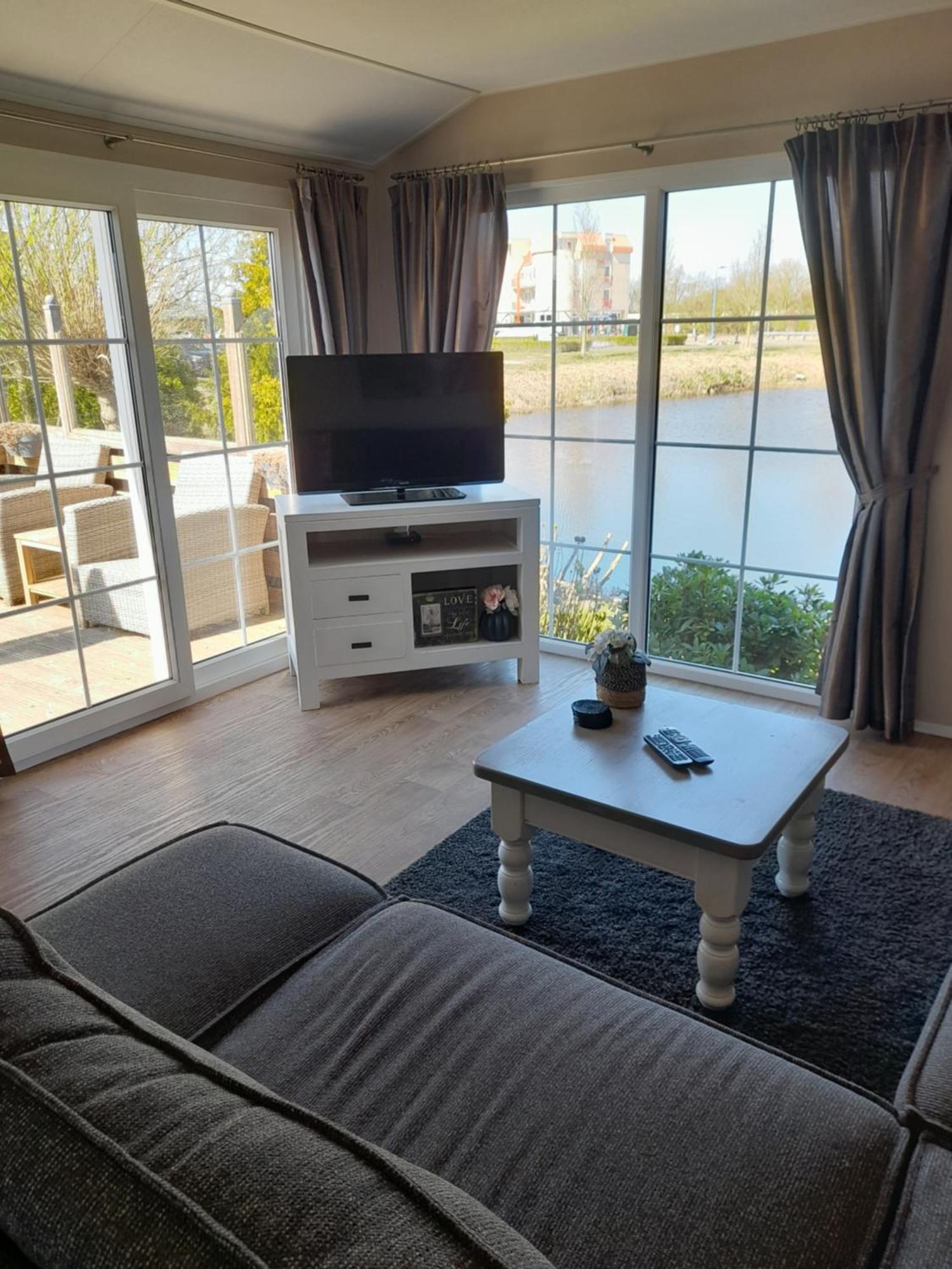 Chalet Makkum C99B Met Prive Gelegen Tuin Aan Het Water Екстер'єр фото
