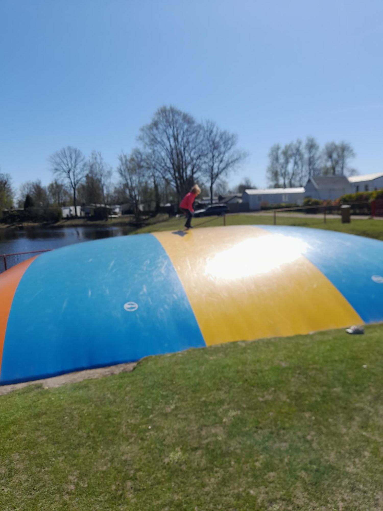 Chalet Makkum C99B Met Prive Gelegen Tuin Aan Het Water Екстер'єр фото